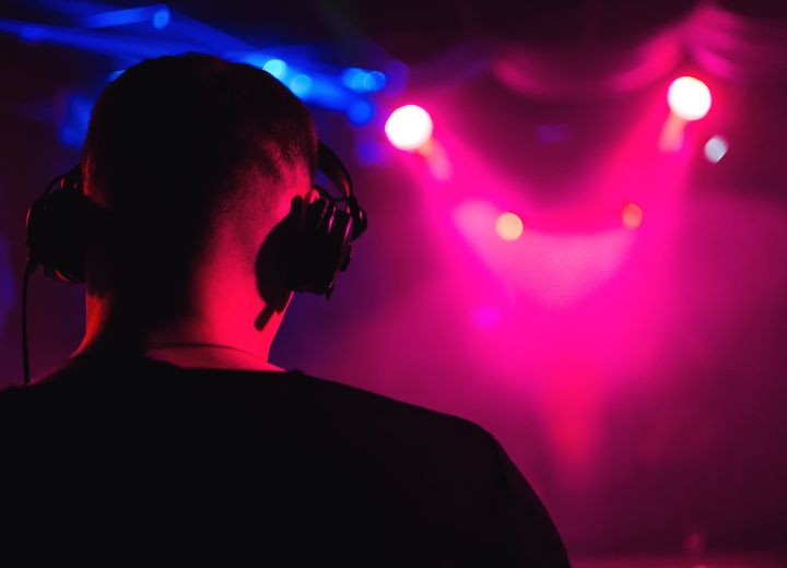 Do DJs Suffer From Tinnitus - How much loud music causes hearing loss