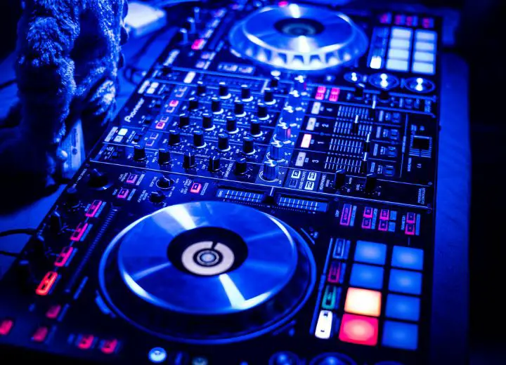 Tips On How To Get Into Being A DJ For Beginners